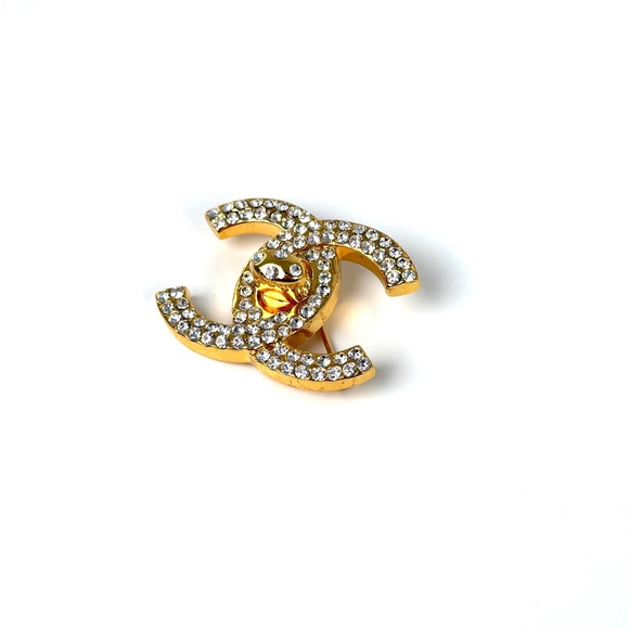 Authentic CHANEL Turnlock CC Gold Rhinestone CC Logo 96 Brooch Pin - Picture 1 of 7